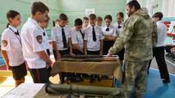 Школьников и студентов в России будут привлекать к записи воспоминаний участников «СВО»